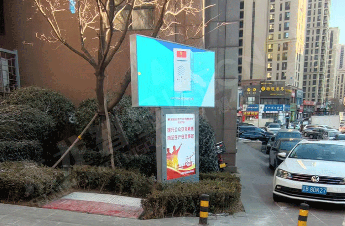 大连户外LED广告机.png
