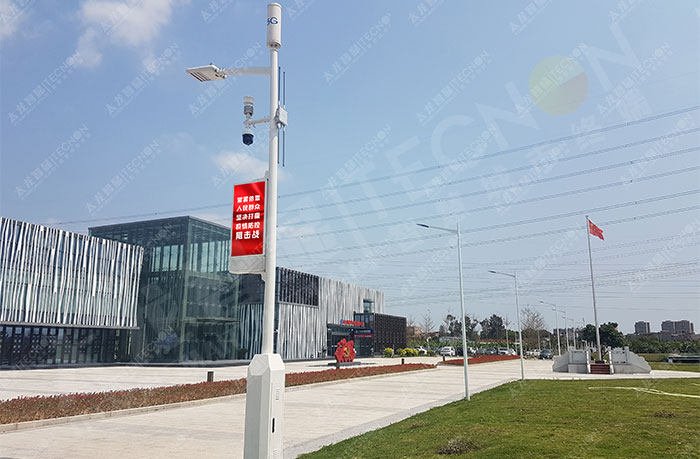 东莞水乡功能区的智慧灯杆屏.jpg 东莞水乡功能区的智慧灯杆屏.jpg