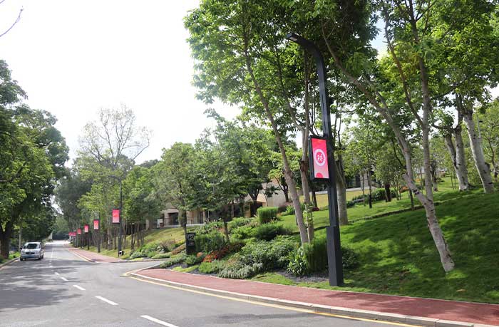 麒麟山庄的LED智慧灯杆屏.jpg 麒麟山庄的LED智慧灯杆屏.jpg