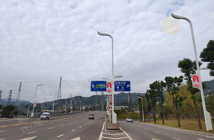 钣金箱灯杆屏在市政道路中的应用.jpg