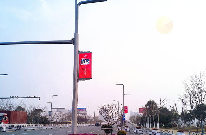 东城大道智慧灯杆屏环境监测功能.jpg 东城大道智慧灯杆屏环境监测功能.jpg