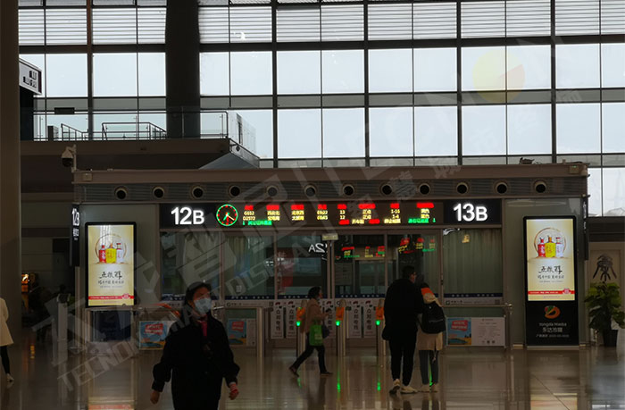 西安北站立式LED广告机商业营销价值.jpg 西安北站立式LED广告机商业营销价值.jpg