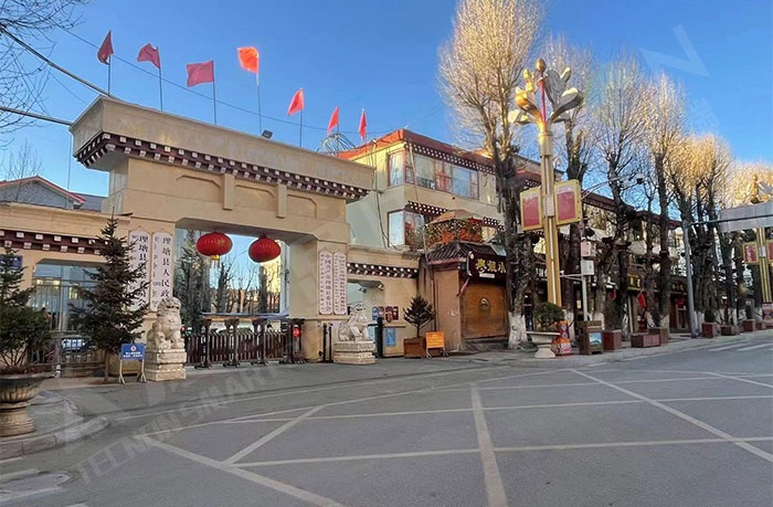 勒通古镇单面灯杆屏应用.jpg