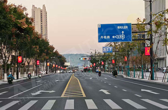 低耗节能双面灯杆屏.jpg 低耗节能双面灯杆屏.jpg