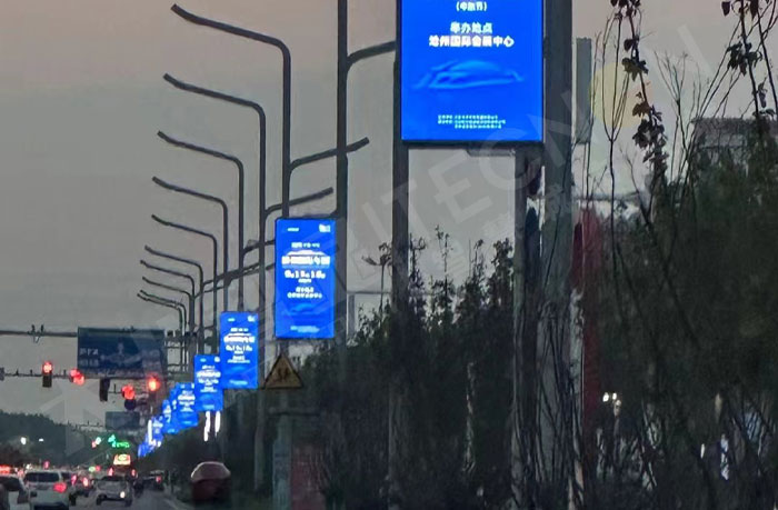 LED灯杆屏点亮