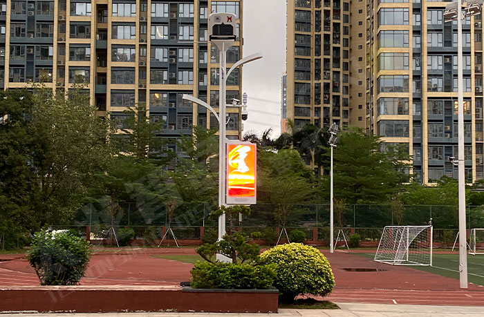 深圳市龙岗区贤义外国语学校智慧灯杆